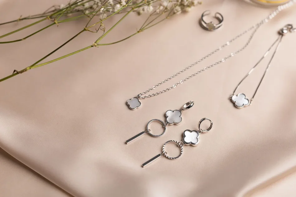 THE GOOD JEWELS